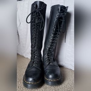 Dr. Marten 1B60 Bex 20 eye black boots